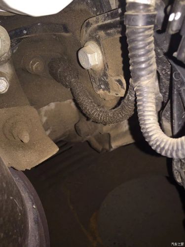 大家帮忙看看是不是机油感应塞漏油了?