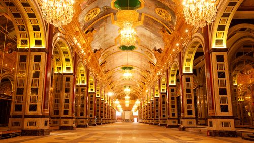 金碧辉煌的长廊桌面壁纸