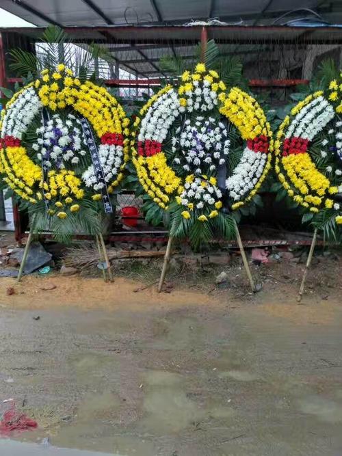 本店承接各种祭祀鲜花花圈,花篮,花坛,另承接各种仿真