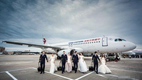 东航飞行员机坪幸福拍摄婚纱照 飞机入镜成"伴郎"