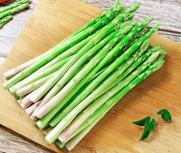 五一放假吃什么?芦笋正当鲜嫩时千万不要错过