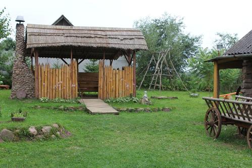 agrousadba bobrovaya dolina(波布罗瓦亚多丽娜农庄度假屋)