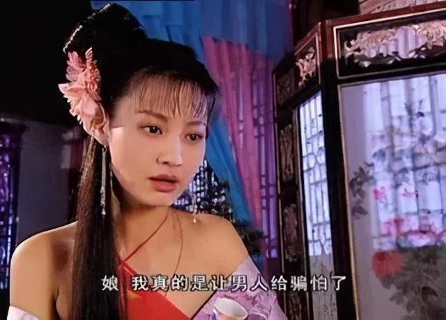 三位黑化不靠烟熏妆的美女,顶着空气刘海的江玉燕简直