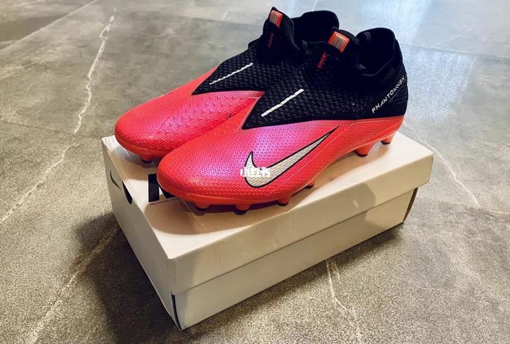 耐克nike暗煞_耐克怎么样_球鞋_高帮_足球鞋_潮流_好物推荐_球鞋