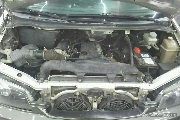 江淮瑞风m2发动机舱