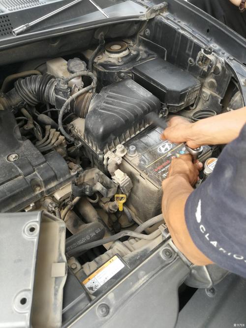 给我家的爱车现代途胜更换瓦尔塔蓝标电池给大家分享一下