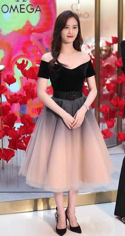 刘诗诗结婚后更有女人味,露肩礼服配上高跟鞋,真是魅力尽显