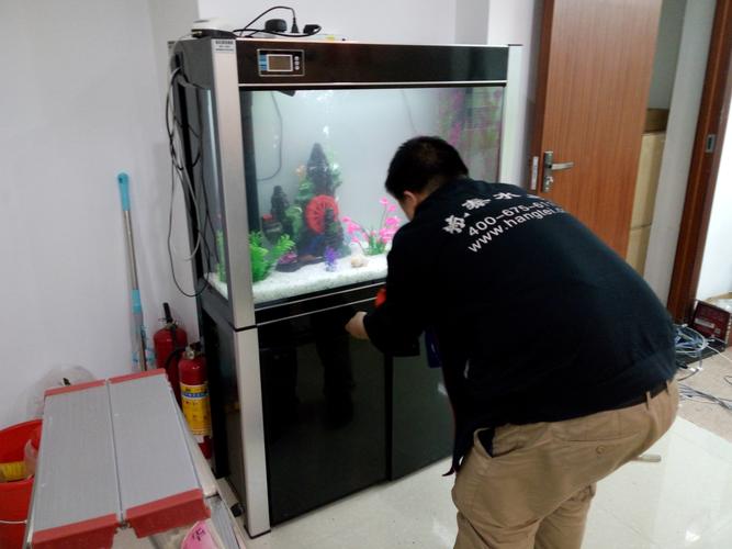 鱼缸买回来不会安装?花钱请师傅还不如自己动手