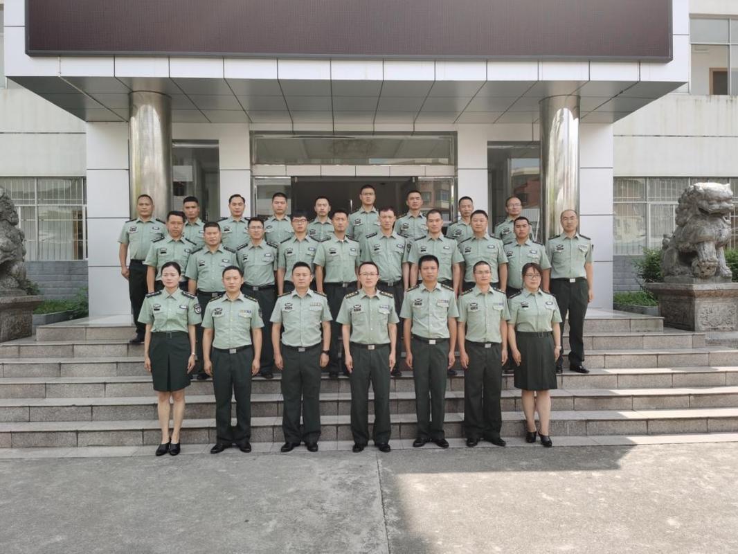 贵州陆军预备役步兵师炮兵团举行2020年度预备役军官任职,授衔仪式