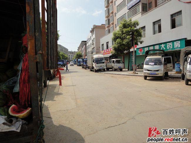 谁来关心东安县白牙市镇夹缝中生活的市民图