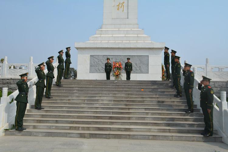 清丰中队官兵来到展览馆追思历史.