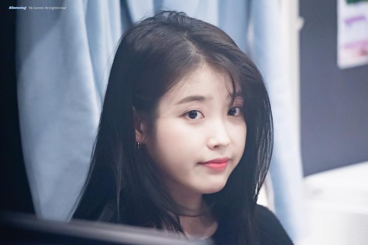 李知恩 iu cr.bluewing