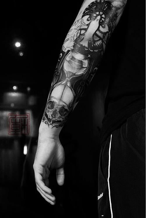 经典炫酷的黑白纹身照片