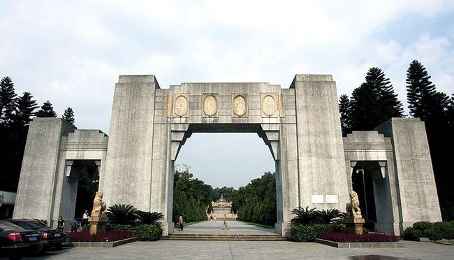 广州起义发生后,是谁冒险收敛黄花岗七十二烈士遗体?