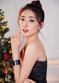 梁洁夏季时尚写真图片:清新养眼