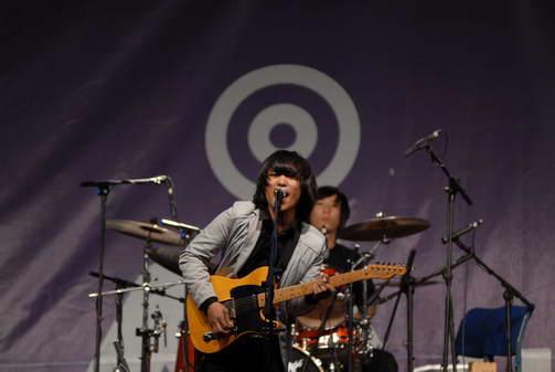10 12:53:38 新浪娱乐 逃跑计划演出中 毛川 新浪摇滚讯 昨日,2010年