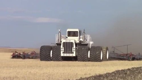 世界上最大的拖拉机1小时耕地360亩身价堪比数辆法拉利