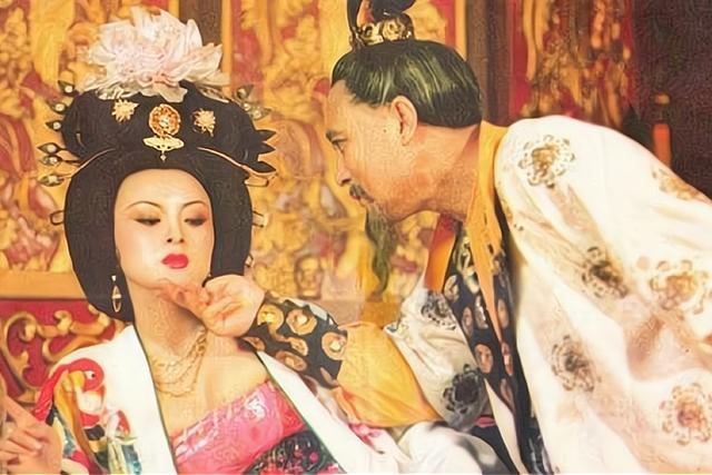 但之所以两人之间会发生"洗三"的故事,也是源自于安禄山对杨玉环的