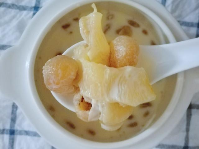 炖鱼胶时,有人直接煮,有人这样炖,都不对,我教你最正确的方法