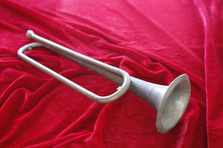 的老物件中找寻出见证少先队发展历史的队宝,融汇成一股红色的暖流