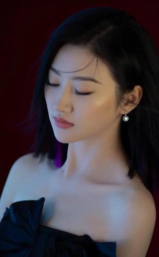 景甜个人靓丽写真:清新脱俗,优雅时尚!