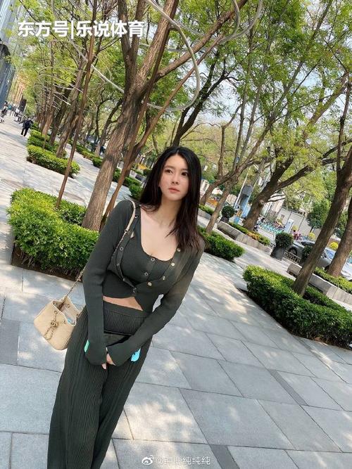 不再是刘晓宇!钟鹿纯官宣晒出新男友消息,同居一起进展神速