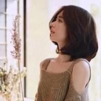 高冷的微信女生侧脸头像【点击鼠标右键下载】