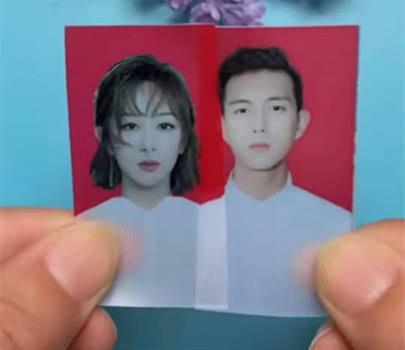 甚至还把李现和杨紫的证件照片叠加在一起,说如果他们在现实中