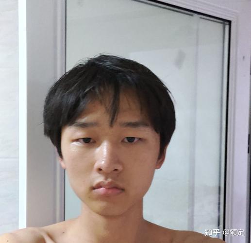 明明长得丑却很自信的男生是什么心理