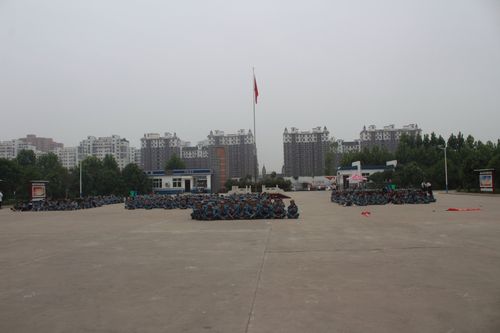 商丘卫生中等专业学校向建国七十周年献礼暨2019级新生军训汇报表演