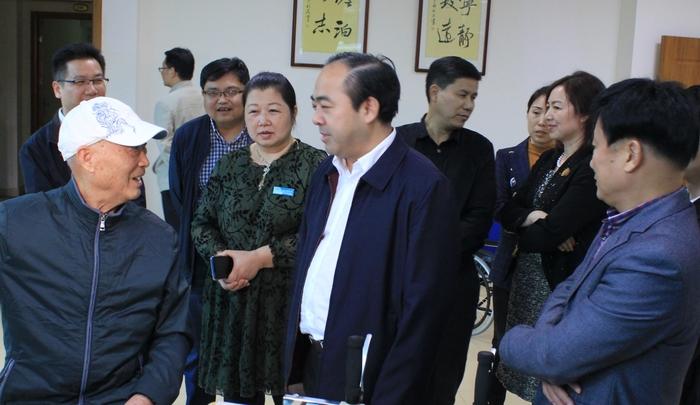 【心怡快讯】株洲市市长阳卫国一行来湘银集团心怡养老看望慰问老人