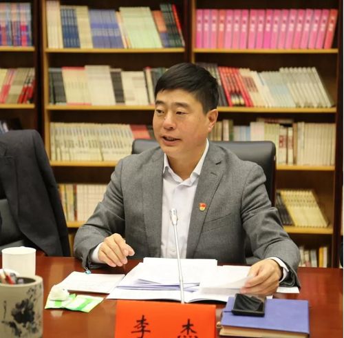 李杰走访慰问老干部,困难群众,困难职工,困难教师和退役军人,并召开老