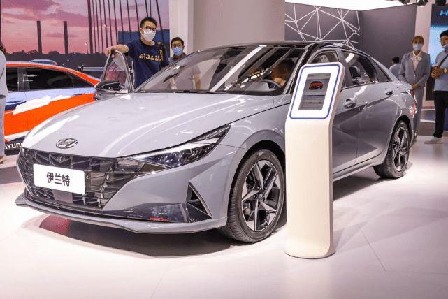 北京现代伊兰特54升油耗自动挡汽车配置还比较多