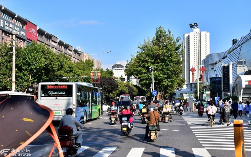 雨过天晴整洁靓丽的西安街景