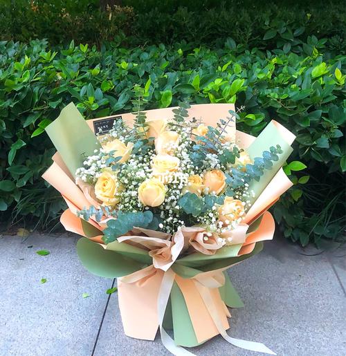 11朵香槟满天星花束,11朵香槟花束_花束_花店_香槟_情人节去哪玩_派对