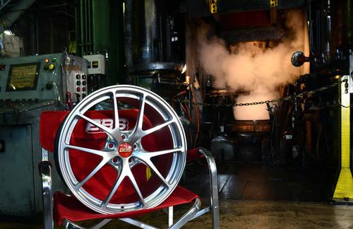 目前市面上有三大主流轮毂生产工艺:低压铸造,旋压轮毂和锻造轮毂