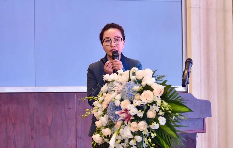 永威置业集团执行董事长李玲玲女士,总裁朱晖先生,高级副总裁