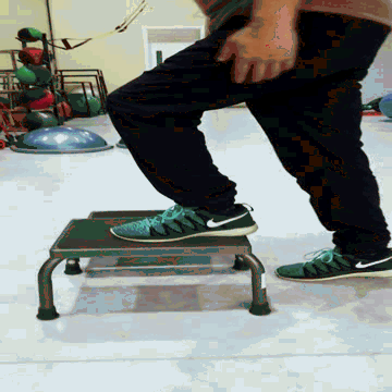 双膝疼痛五年,不能上下楼梯?康复训练让您摆脱困扰