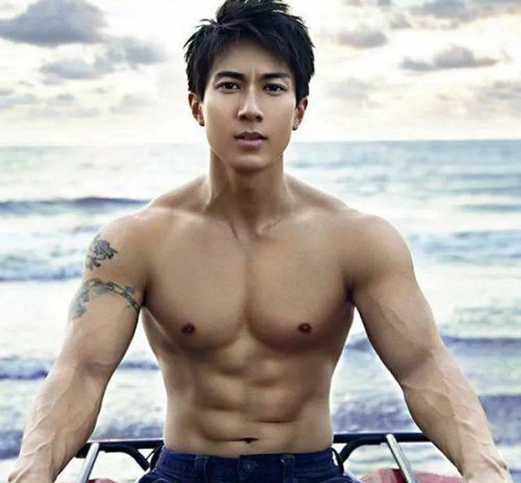 40岁吴尊秀肌肉太强悍了!颜值高身材好,穿衣显瘦脱衣有肉