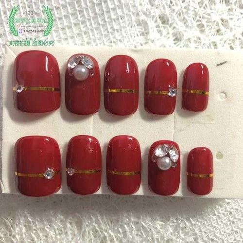 美甲红色堆钻款式图片 红色美甲图片带钻简单
