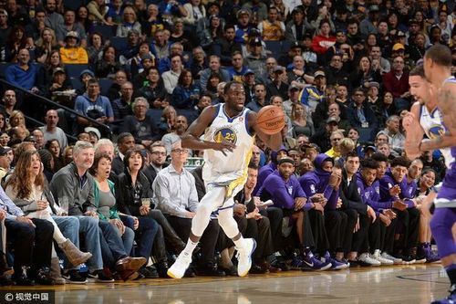 德雷蒙德·格林持球  图片来源:noah graham/nbae/getty images/视觉