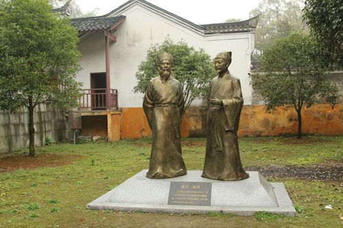 很多醴陵的名人曾在此求学,如左权,李立三等. 书院右