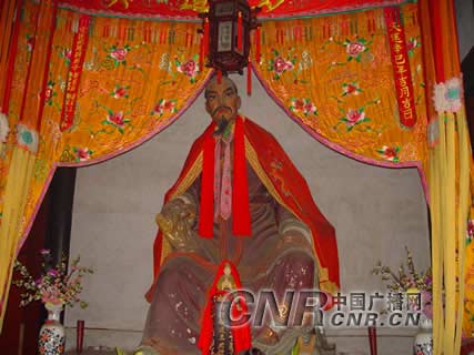 二王庙内李冰的塑像