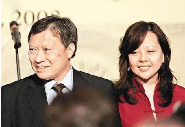 低调行事助力公益李天颖在丈夫病重时,为防止唐锦馨