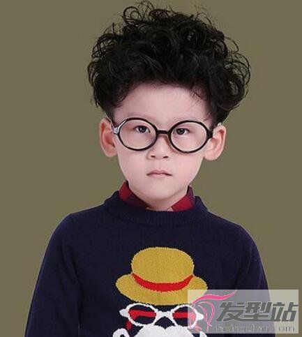 小男孩适合什么短发 简约洋气从小就是潮男