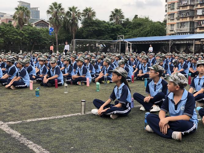 雄姿英发站军姿 勇立潮头正少年——厦门松柏中学初中