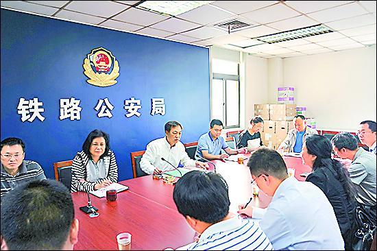 中国铁路总公司人事部(党组组织部)主任曲林,安监局副局长吴新红及其