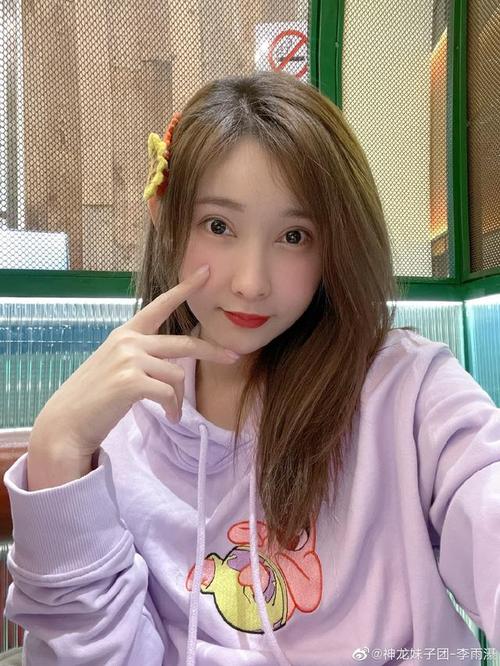 美女歌手李雨濝迷人美照欣赏很漂亮