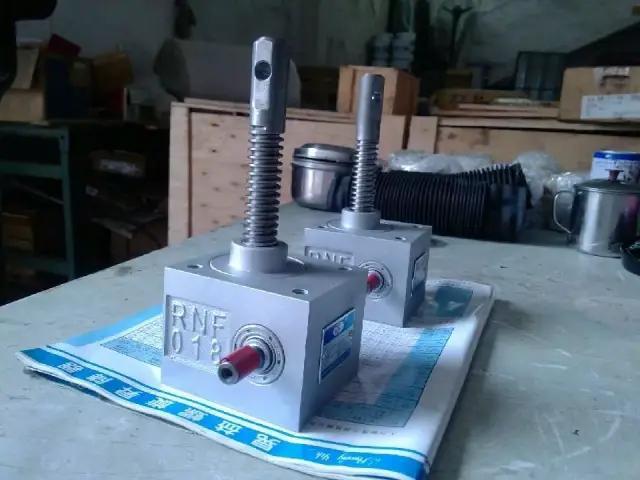 [罗升机电]第340期 丝杆升降机在使用的过程中噪音的形成!