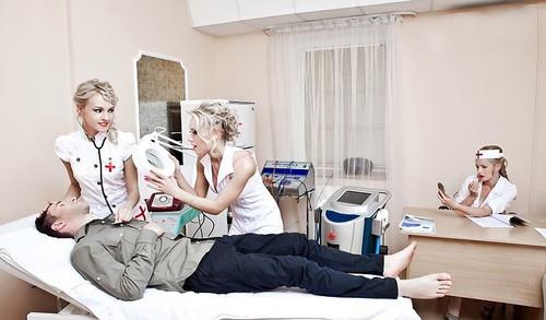 女医生帮我取精